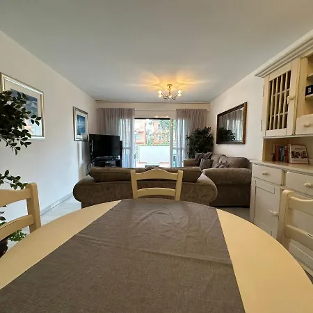 Puerto Banus - La Ola