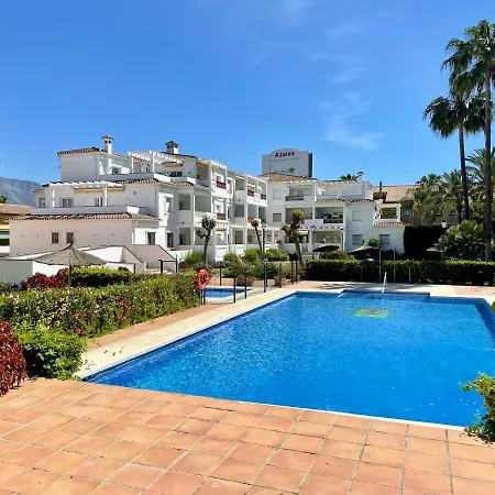 Puerto Banus - La Ola *